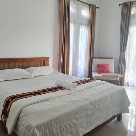 Inang Amang Homestay Labuan Bajo Exterior photo